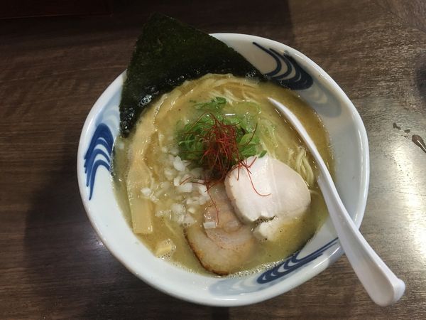 「魚介塩鶏白湯」@我流麺舞 飛燕の写真