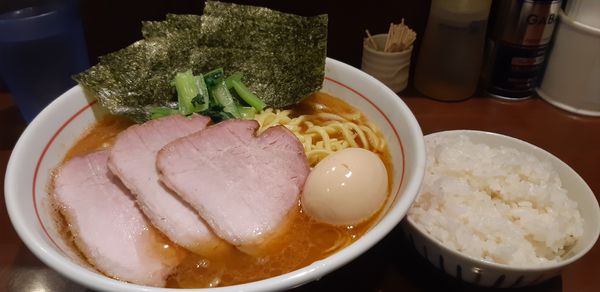 「特製ラーメンもも　ライス」@らーめん飛粋の写真