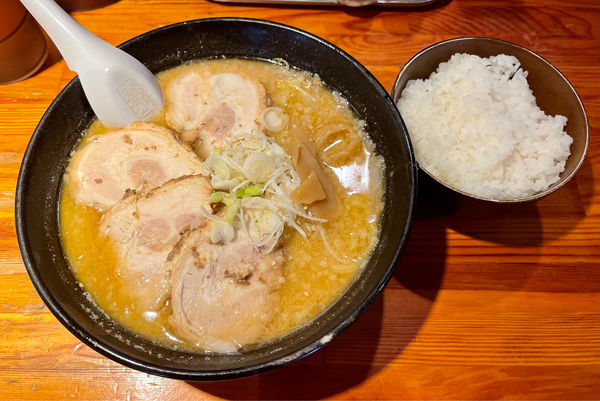 「極み味噌チャーシュー+ライス(無料)」@らーめん たつみ屋の写真