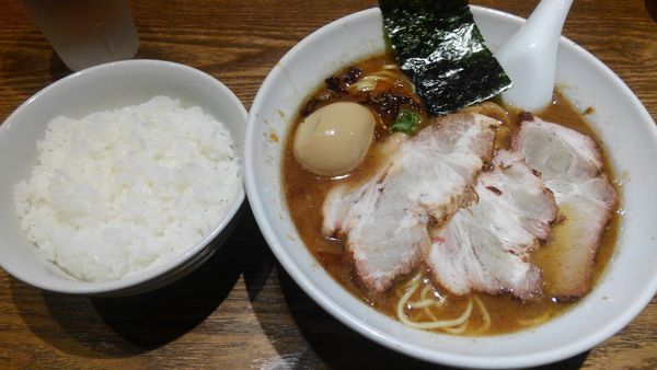 「特製うめやそば、ごはん」@中華そば うめやの写真