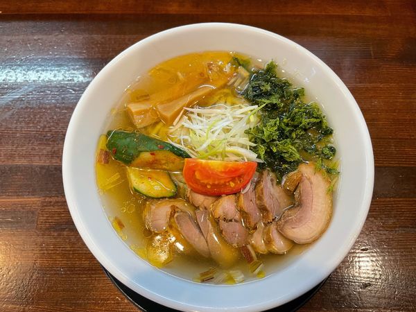 「塩冷麺　鶏ハムトッピング」@麺処 ほんだの写真