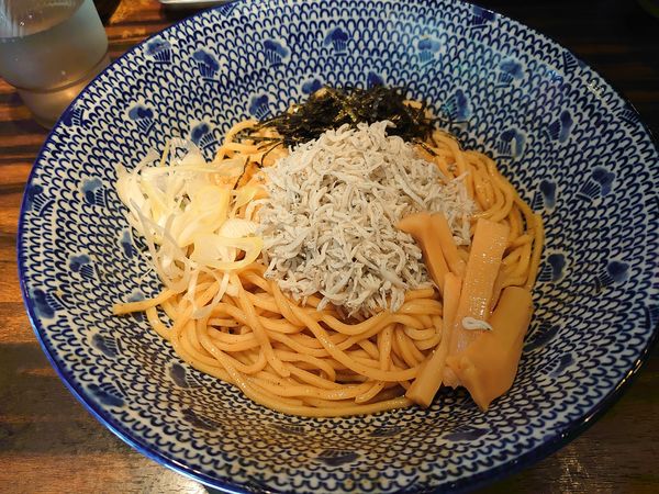 「極上のしらす油そば ニボ増し」@東京煮干屋本舗の写真