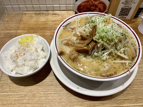 「味噌バラそば(980円)＋ライス(100円)」@玉 バラそば屋 中野店の写真
