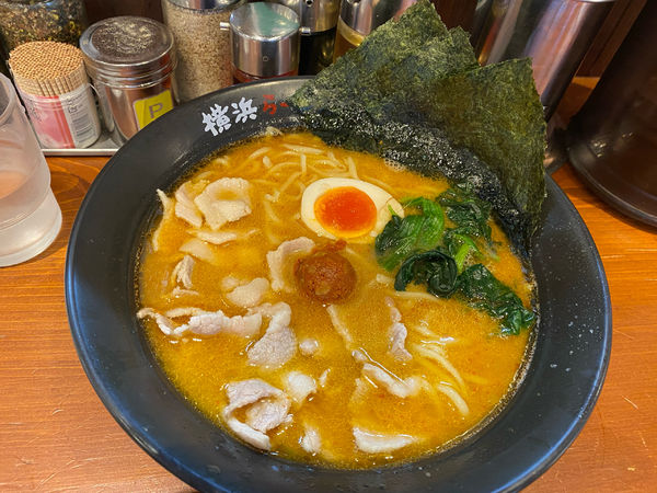 「辛味噌肉そば（固め・中盛り）980円」@横浜らーめん 壱八家 ゆめが丘店の写真