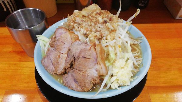 「ラーメン¥690　ニンニク少しヤサイアブラ」@ラーメン 盛太郎 神保町店の写真