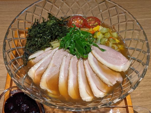 「鶏といりこの冷たいスープに鴨のコンフィ」@鶏Soba Toraやの写真