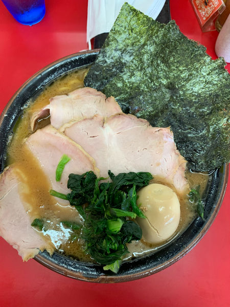 「豚骨醤油チャーシューメン大盛卵」@家系ラーメン 王道 いしいの写真