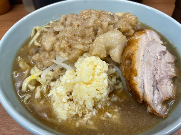 「ラーメン中　ヤサイ少なめ　ニンニクアブラマシ」@ラーメン やまや 本店の写真
