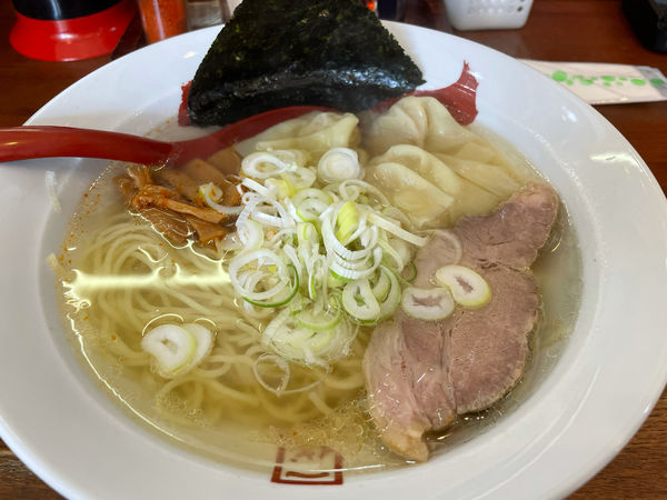 「塩ワンタン麺850円」@ラーメン&らーめん 一代元 勝田店の写真