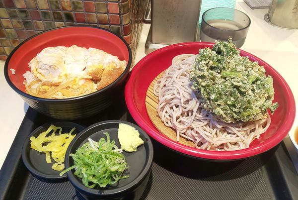 「かつ丼セット（もりそば）+春菊天」@名代 富士そば 市ヶ谷五番町店の写真