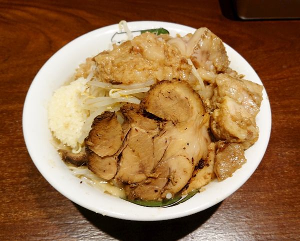 「雷そば(並)+トロ豚」@ラーメン 雷 東京本丸店の写真