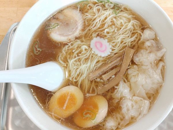 「ワンタン麺＋煮玉子」@大勝軒 東川口の写真