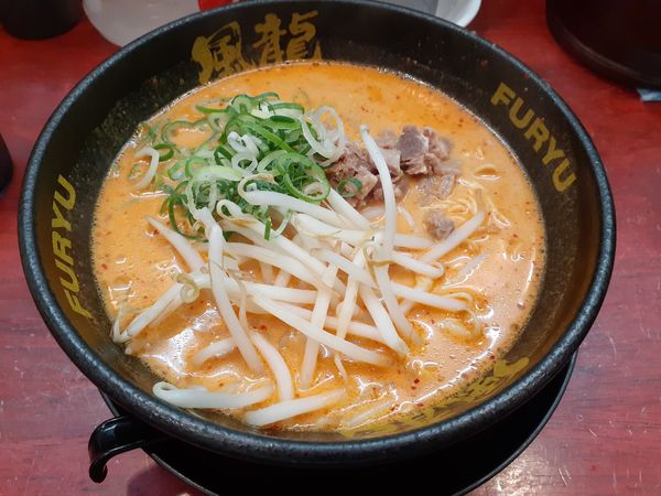「辛味噌ラーメン、替玉２玉」@とんこつラーメン 博多風龍 渋谷店の写真