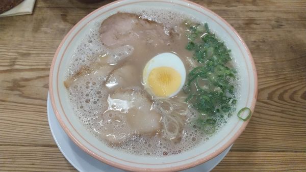 「ラーメン大盛＋替玉」@久留米とんこつラーメン松山分校の写真