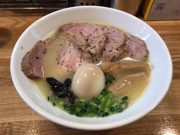 「煮干しそば+チャーシュー増し+味付け煮玉子（1200円）」@麺や 一想の写真