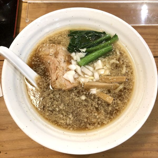 「背脂煮干醤油ラーメン ￥750」@自家製多加水極太麺 ISAMIの写真
