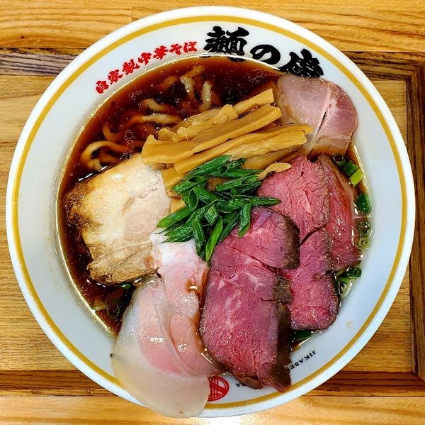 「醤油中華そば(大盛)ハンギングテンダートッピング」@自家製中華そば 麺の虜の写真