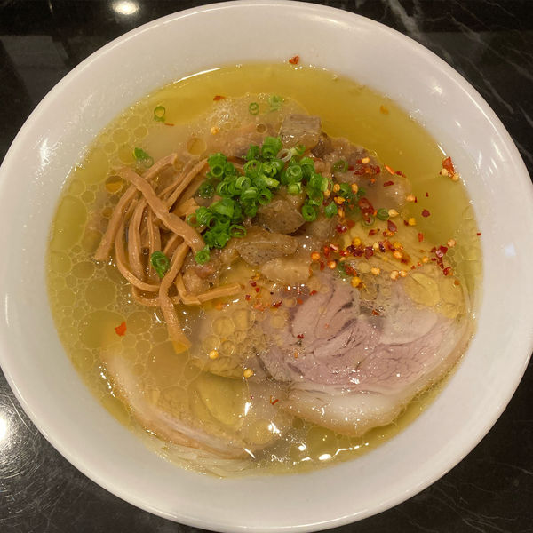 「牛すじ塩らぁあ麺(米粉麺)」@Tsurumen Tokyoの写真