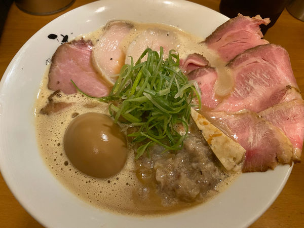 「鶏白湯特製醤油全部のせ」@Ramen 辻の写真