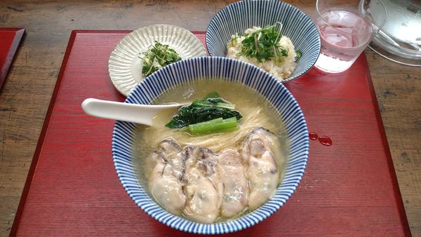 「【限定】広島県産牡蠣の冷し塩蕎麦+薬味ご飯¥1500-」@神保町黒須の写真