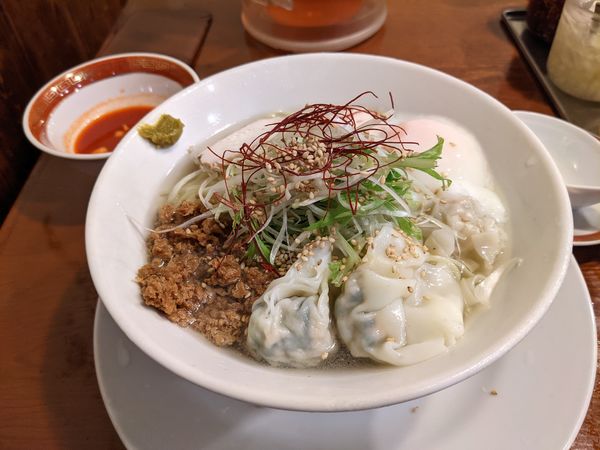 「冷やし塩鶏わんたんめん」@広州市場 西新宿店の写真