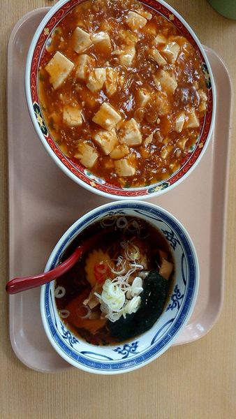 「ランチセット(麻婆丼＋半ラーメン醤油)」@ラーメン永華の写真