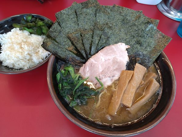 「ラーメン並　のり7枚　メンマ　サービスライス」@横浜ラーメン 相馬家の写真