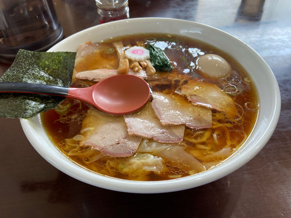 「焼豚ワンタン麺味玉入り 大盛り」@とら食堂 松戸分店の写真