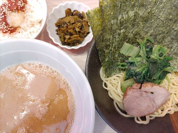 「らーめん（氷締め）＋のり＋辛子高菜」@家系 武の極みの写真