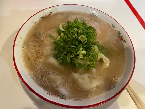「チャーシューワンタンメン（バリカタ）＋替え玉1,320円」@八ちゃんラーメン ラーメン博物館店の写真
