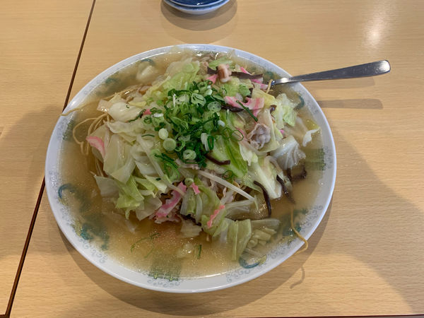 「ばりそばBセット990円（おにぎり&餃子ニンニク入り2個）」@元祖 ばりそば本舗 春来軒 中市店の写真