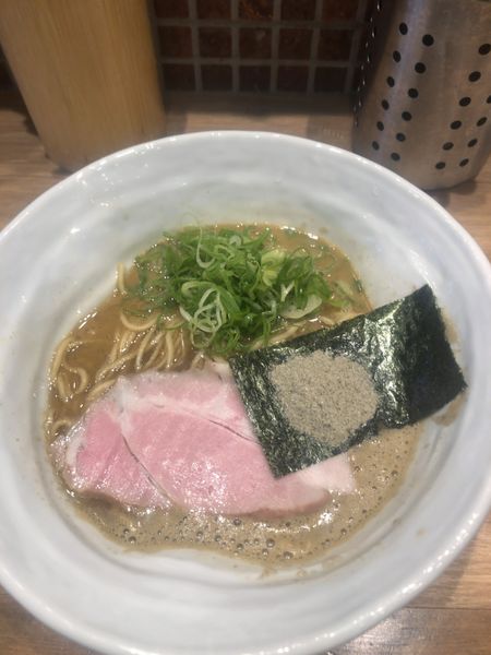 「淡麗煮干し（手もみ麺）850円」@麺や べらぼうの写真
