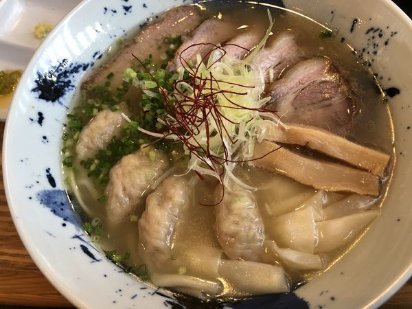 「叉焼雲呑麺」@豚骨清湯・自家製麺 かつらの写真
