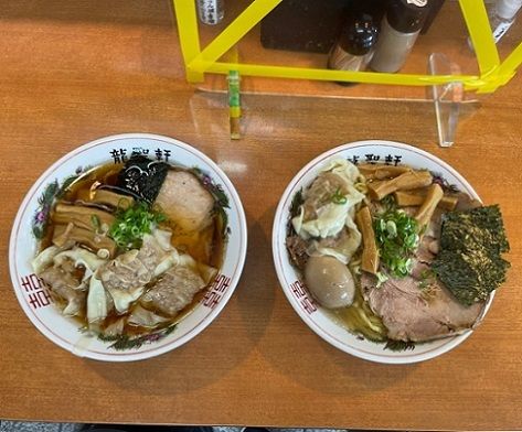 「醤油ワンタン麺　小・特製塩ラーメン　並」@龍聖軒の写真