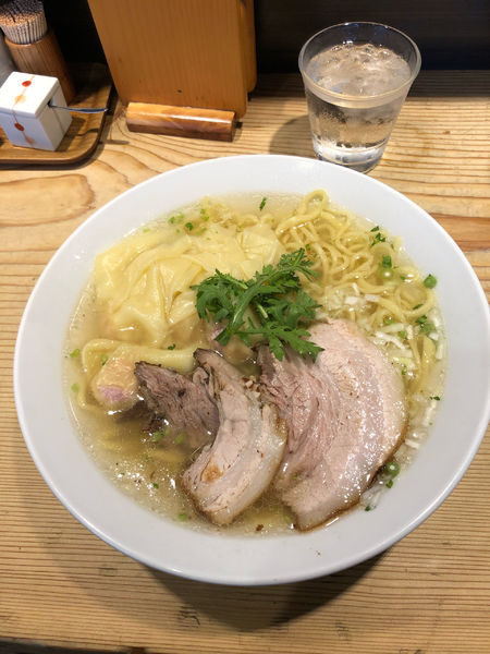 「海老ワンタン入り塩らー麺　1150円」@横濱元町 本丸亭 横浜店の写真