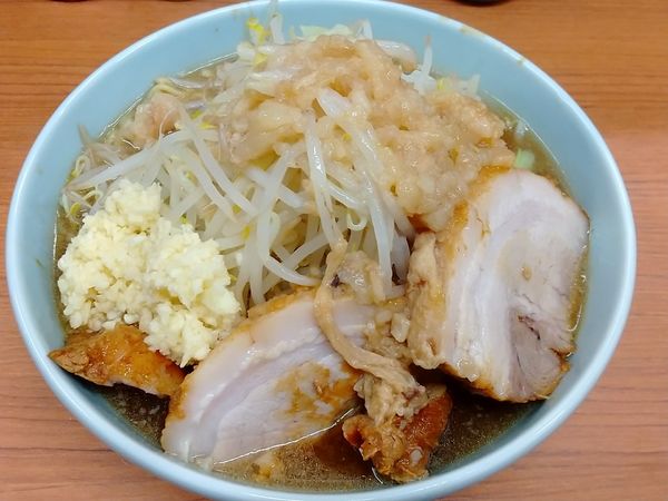 「ラーメン並盛り＋豚1枚　野菜マシ・ニンニク・アブラ」@ラーメン やまや 本店の写真