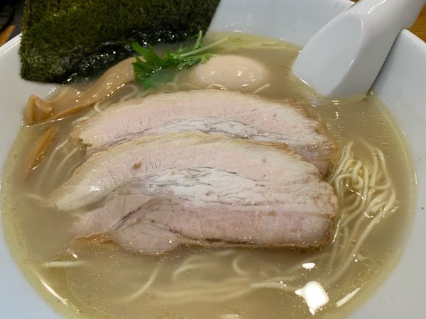 「無化調塩らーめん玉子のせ」@らーめん 空王士の写真