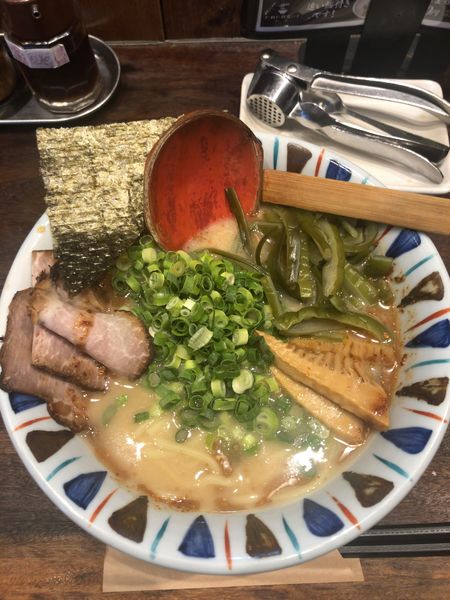 「七志ラーメン　830円」@七志 とんこつ編 大倉山店の写真