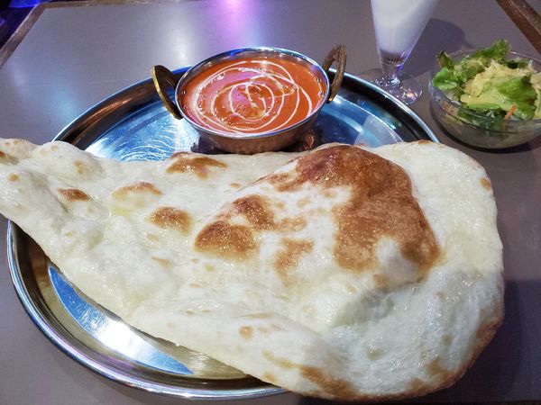 「1カレーセット・バターチキン・3辛・ナン・ラッシー」@ディヤズピーロの写真