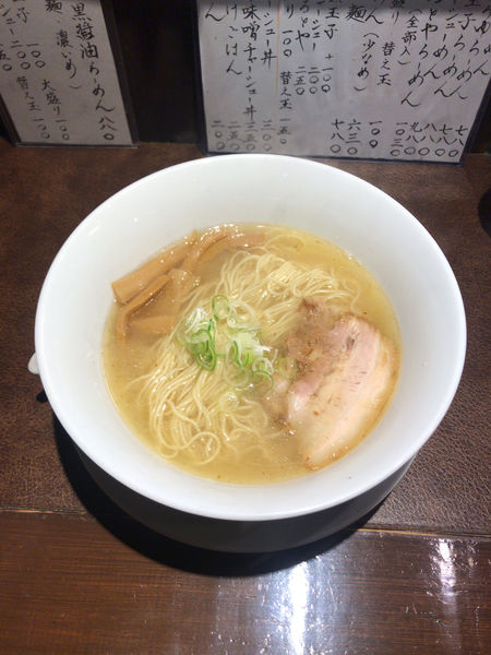 「しおらーめん（780円）」@ラーメン専門店 なるとやの写真