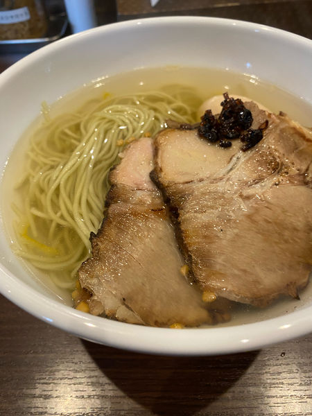 「塩かけそば＋チャーシュー、味玉」@自家製麺 まかないへきるの写真