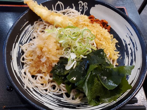 「朝そば・鬼おろし・冷・わかめ変更＋海老天」@ゆで太郎 保土ヶ谷区役所前店の写真