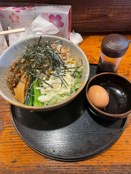 「油そば＋生卵」@らぁ麺 神成の写真