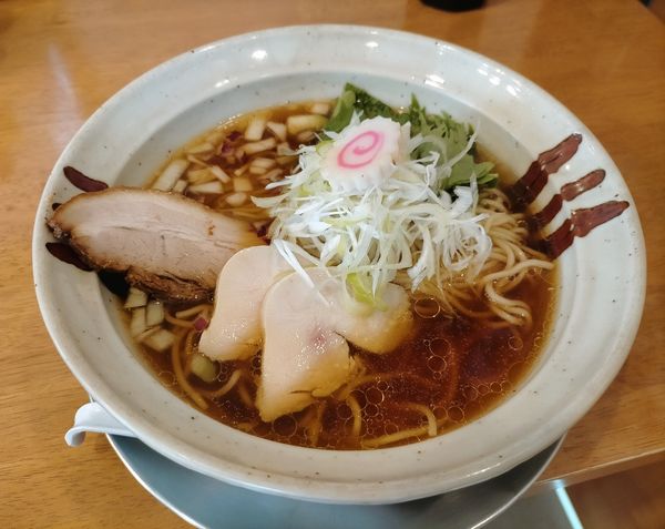 「醤油ら～めん700円」@中華そば かずしのの写真