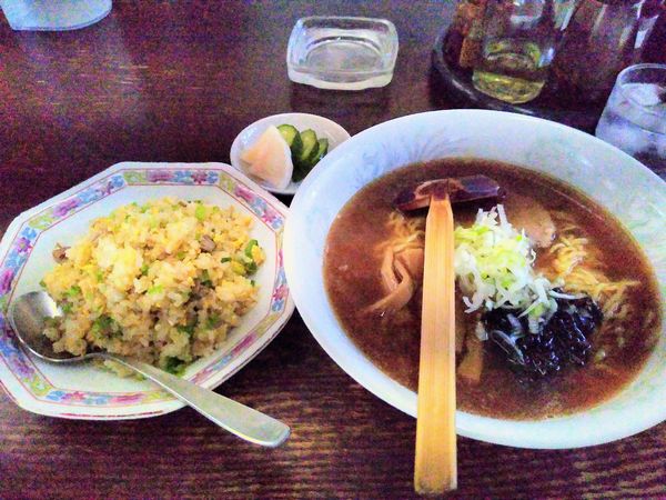 「(ハーフ3点セット)ラーメン+半チャーハン+半餃子 860円」@ラーメン まことの写真