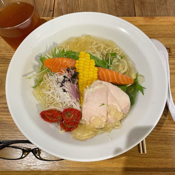 「冷やし塩ラーメン」@清湯豚骨白醤油拉麺 LABO麺の写真