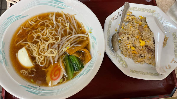 「ラーメン、半チャーハンセット」@上野げの写真