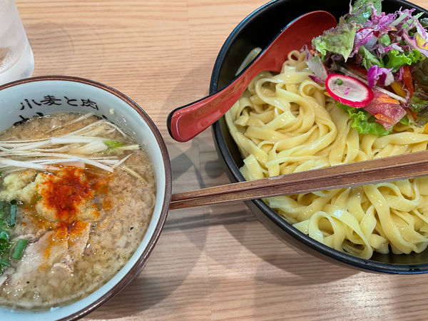 「背脂生姜醤油」@小麦と肉 桃の木の写真