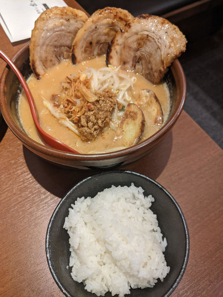 「北海道味噌味噌漬け炙りチャーシュー麵＋小ライス」@麺場 田所商店 江戸NORENの写真