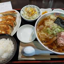 ワンタン麺　餃子セット